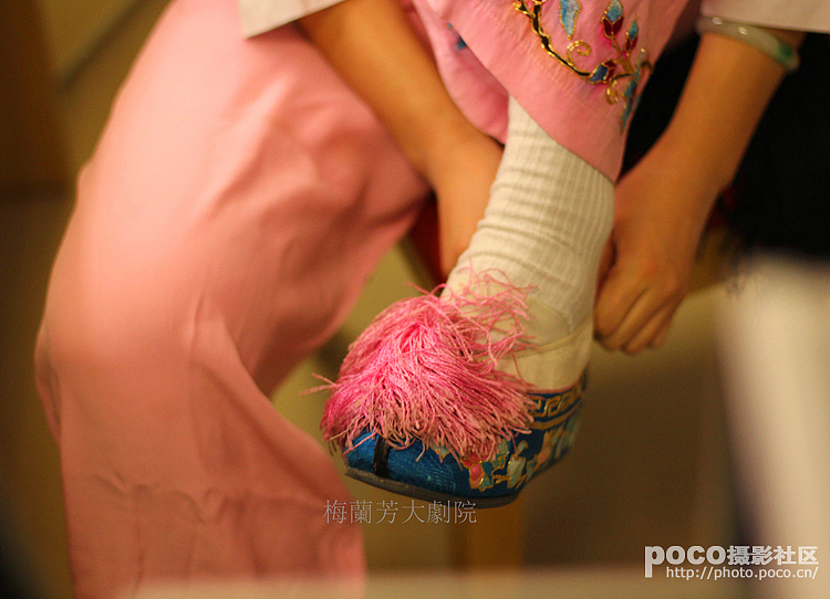 《锁麟囊》绣鞋