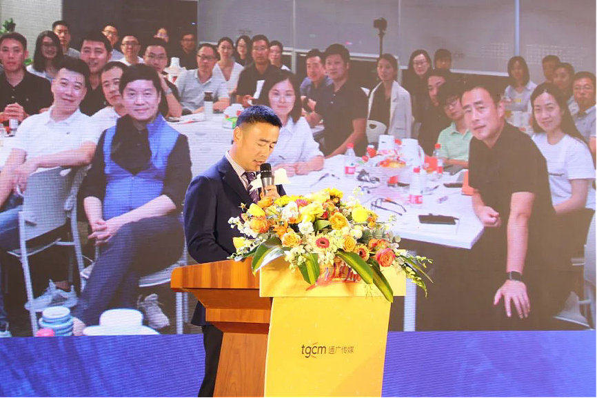通广传媒-2021年度会议主视觉画面设计、应用（图ZMjQ0ODMyOTQ4） - 海报 - 站酷设计师一只动物园原创素材 - 站酷ZCOOL