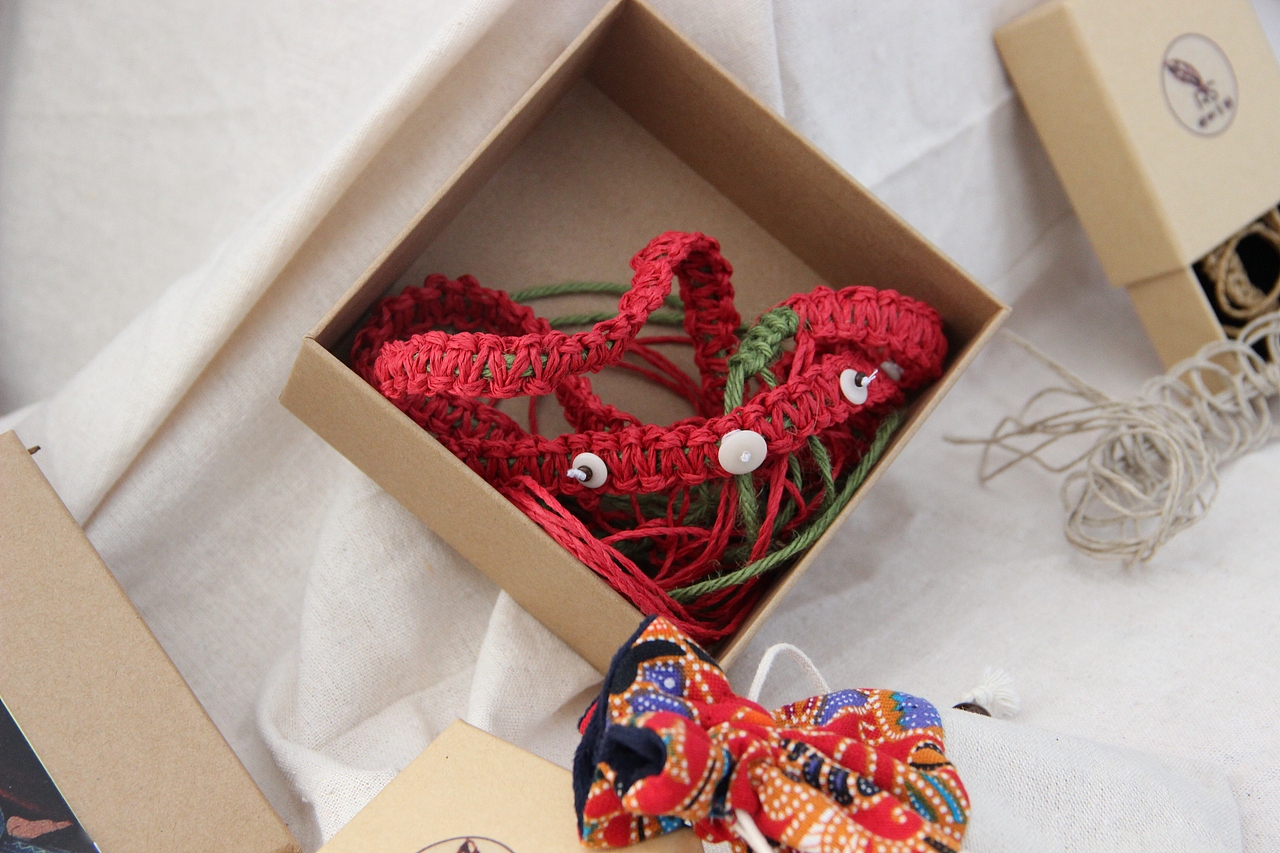 海南特色旅游工艺品榕树皮带包装（图ZNDMwMjEyOTI=） - 包装 - 站酷设计师叮叮叮Y原创素材 - 站酷ZCOOL
