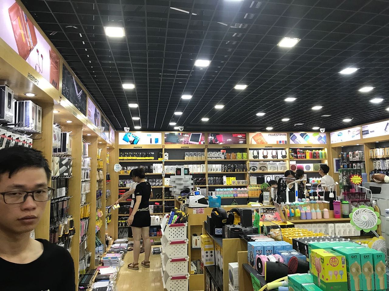 remax杭州办事处设计（图ZOTg0MTAyMzI=） - 展陈设计 - 站酷设计师睿点设计原创素材 - 站酷ZCOOL
