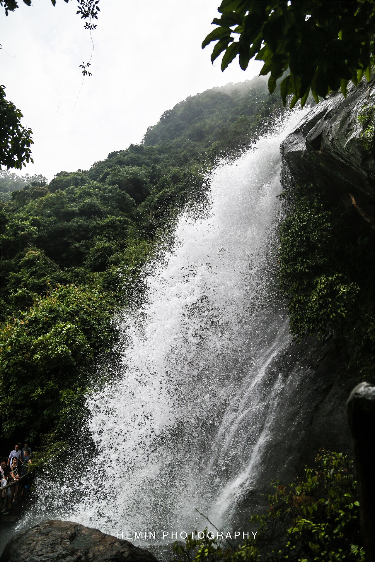约伙伴来白水寨观沐瀑叹山水SPA（图ZNTAxNjgyOTY=） - 人像摄影 - 站酷设计师何敏_设计师原创素材 - 站酷ZCOOL