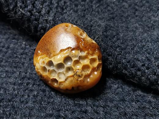 和田玉黄沁籽料甜蜜蜜象原玉雕作品