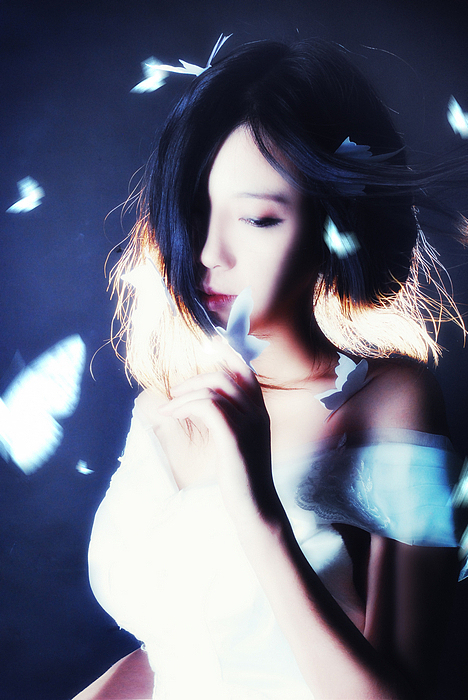 灰色梦幻里的光。