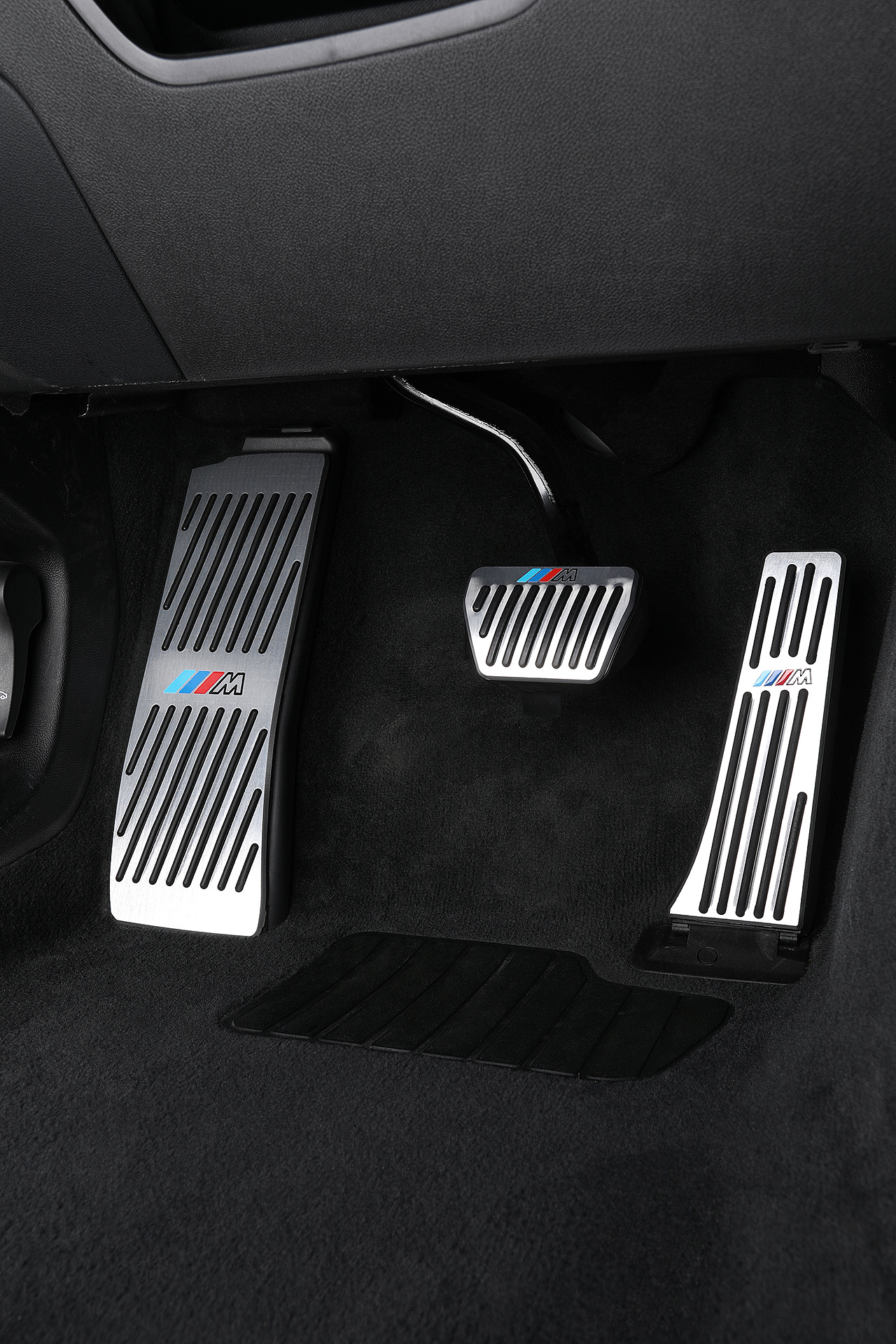 宝马油门踏板实车拍摄