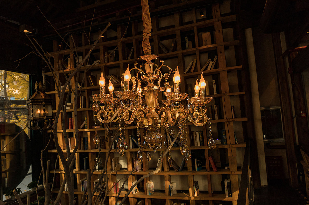 云南昆明一家很有味道的咖啡廳 拍了幾張燈光（圖ZMTg5NDI1Mjky） - 環(huán)境/建筑攝影 - 站酷設(shè)計師佛系少年愛吃瓜原創(chuàng)素材 - 站酷ZCOOL