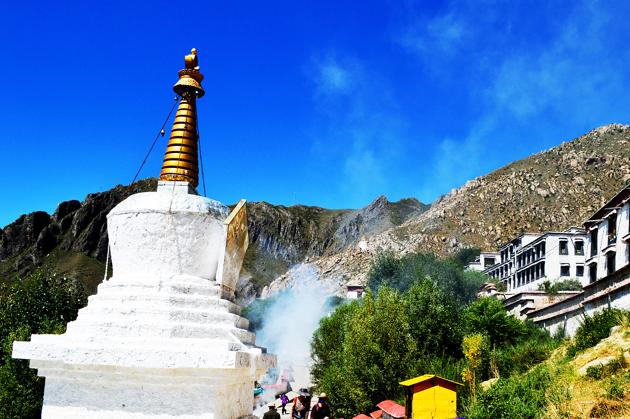 藏传佛教最大的寺庙——哲蚌寺一角