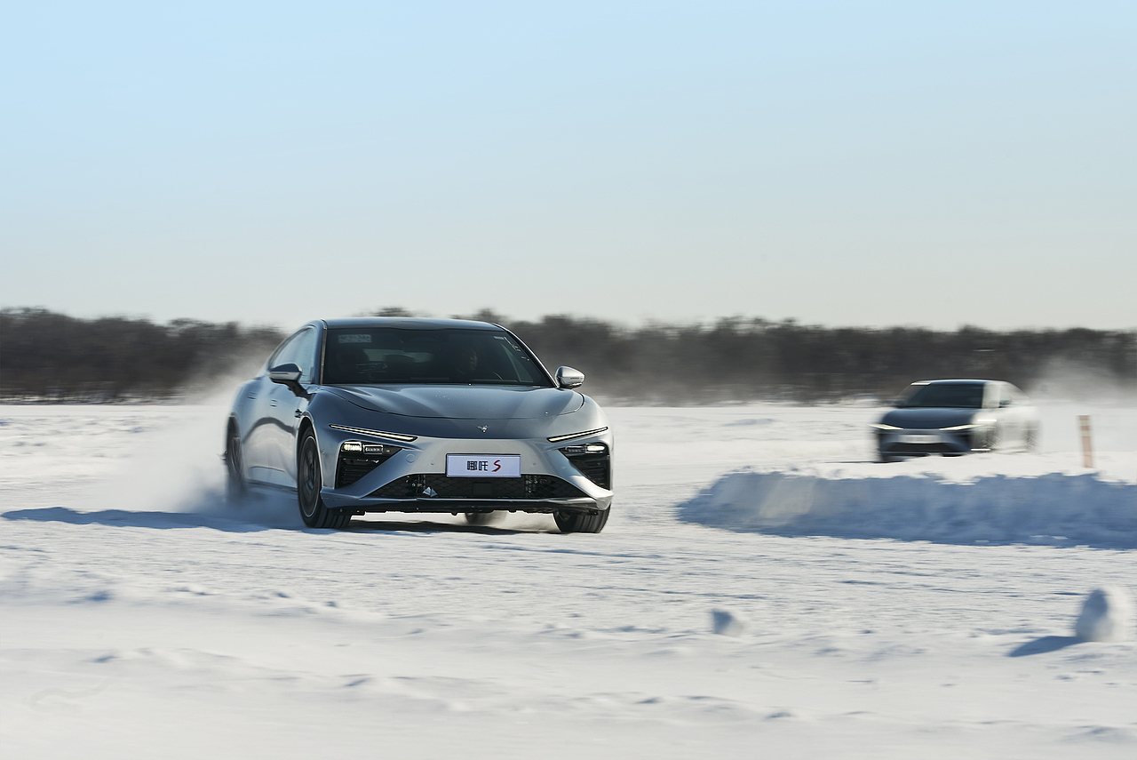 哪吒S 燃擎冰雪（图ZMjkyMDc1NjA4） - 产品摄影 - 站酷设计师糊叔原创素材 - 站酷ZCOOL