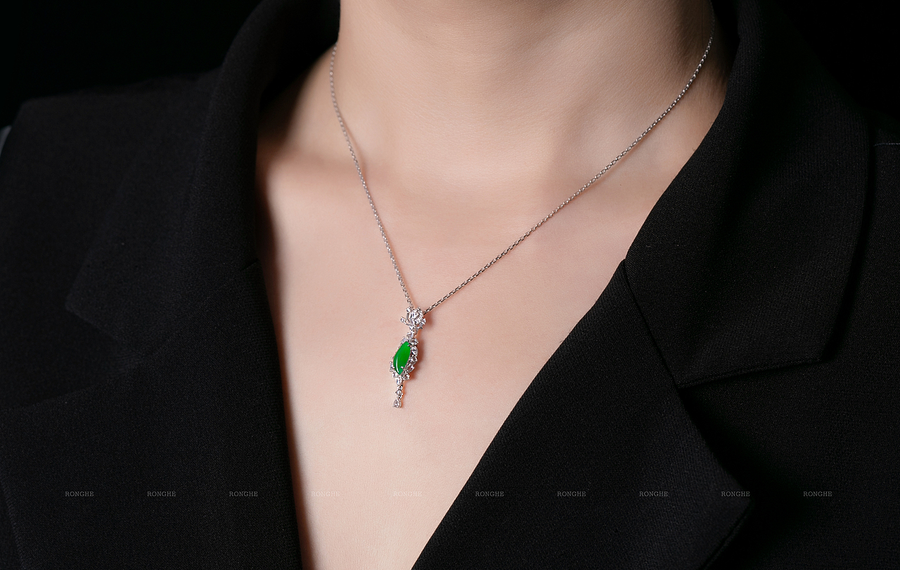 翡翠上手图-锁骨链
