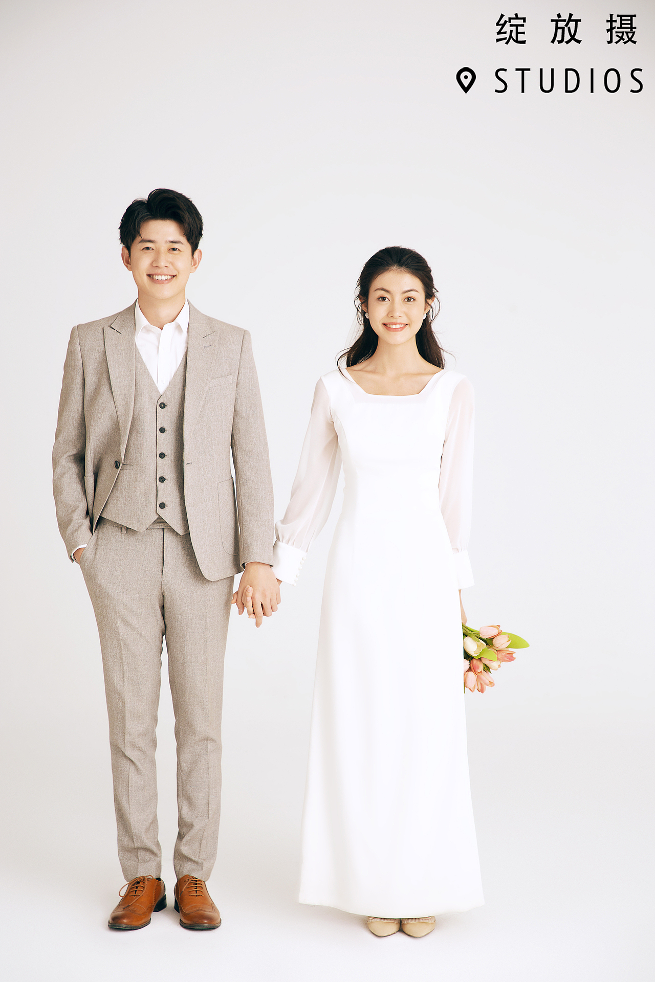 北京婚纱照 | 极简风室内婚纱照💖（图ZMjU2ODQ2NjUy） - 婚礼摄影 - 站酷设计师绽放摄胶片摄影原创素材 - 站酷ZCOOL