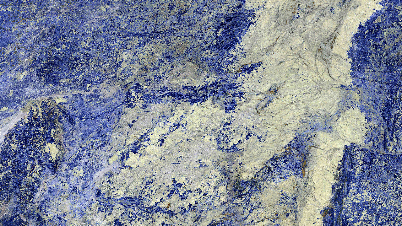 蓝色,是天空之境,是深度和无限,是自由和生命.