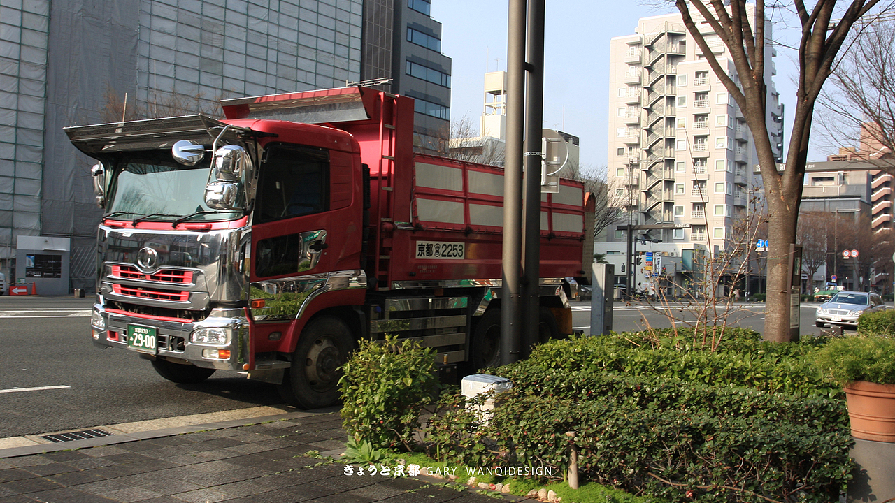 运输车,好有型像变形金刚。