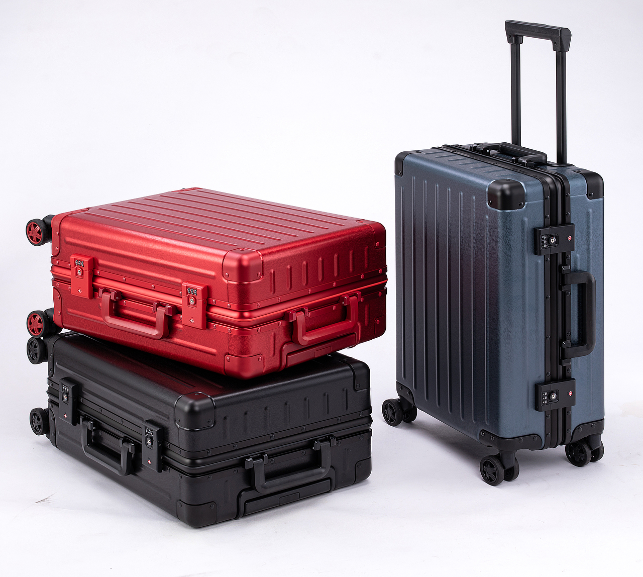 铝框万向轮行李箱拍摄 视频制作 画册制作 网上开店（图ZMjU5MzM2OTg0） - 产品摄影 - 站酷设计师岭南视觉原创素材 - 站酷ZCOOL