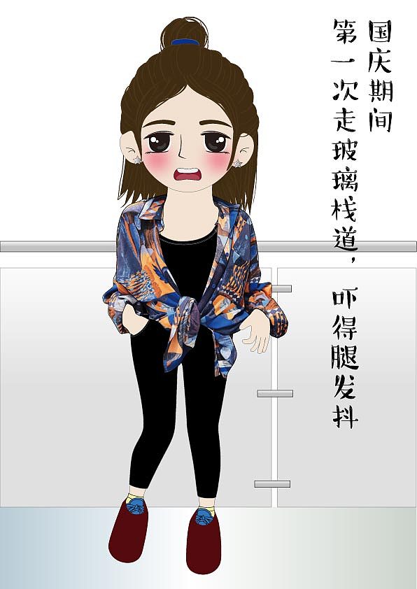 走玻璃栈道吓得腿发抖