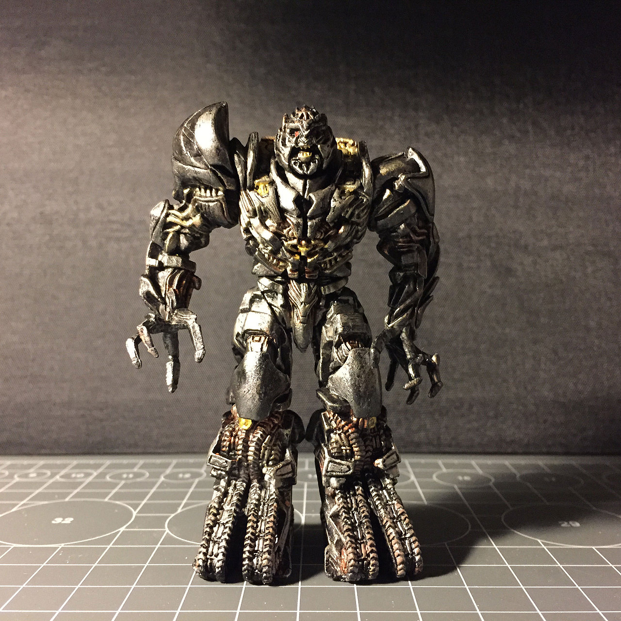 威震天小手办重涂（图ZMjY5MzIzMDA=） - 绘画 - 站酷设计师警官原创素材 - 站酷ZCOOL