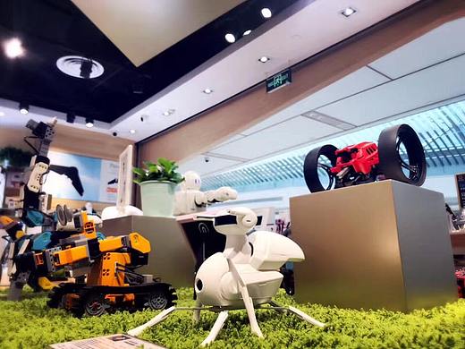 数码潮牌产品陈列