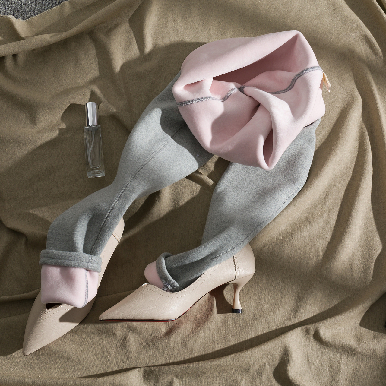 秋冬款打底裤创意平铺戎美拍摄服装网店上新图拍照