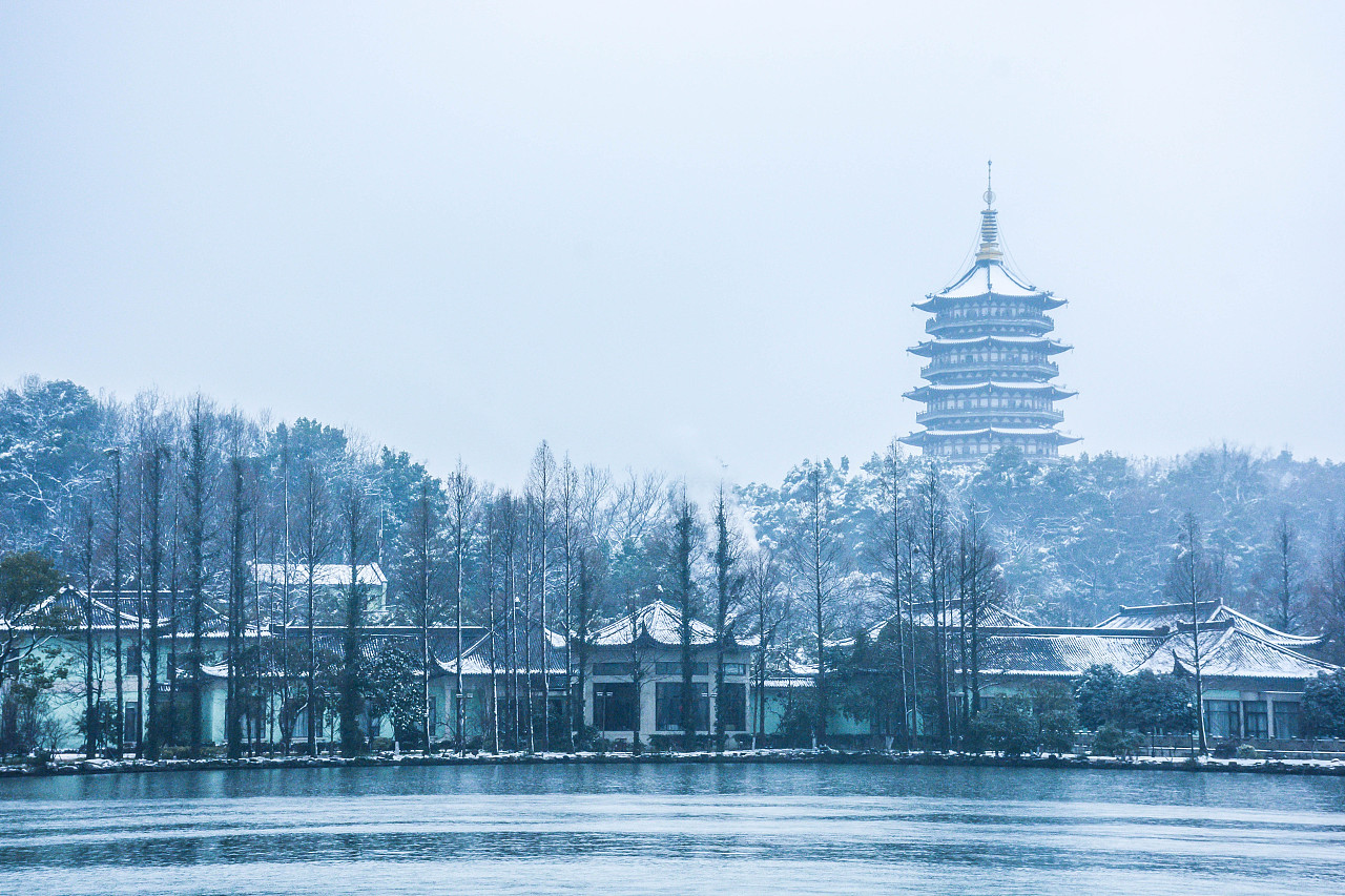 初雪西湖上