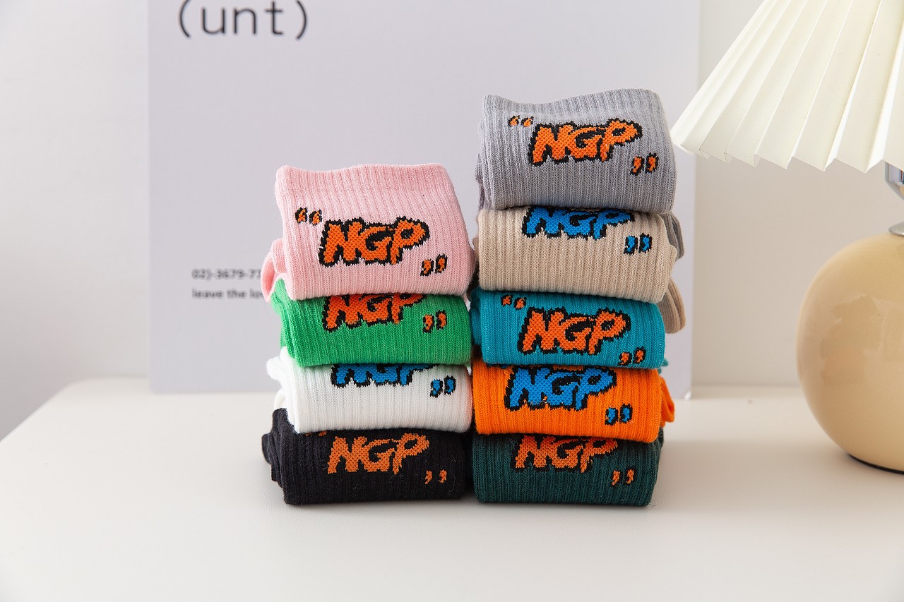 2021年春夏INS潮袜男女袜中筒袜情侣袜