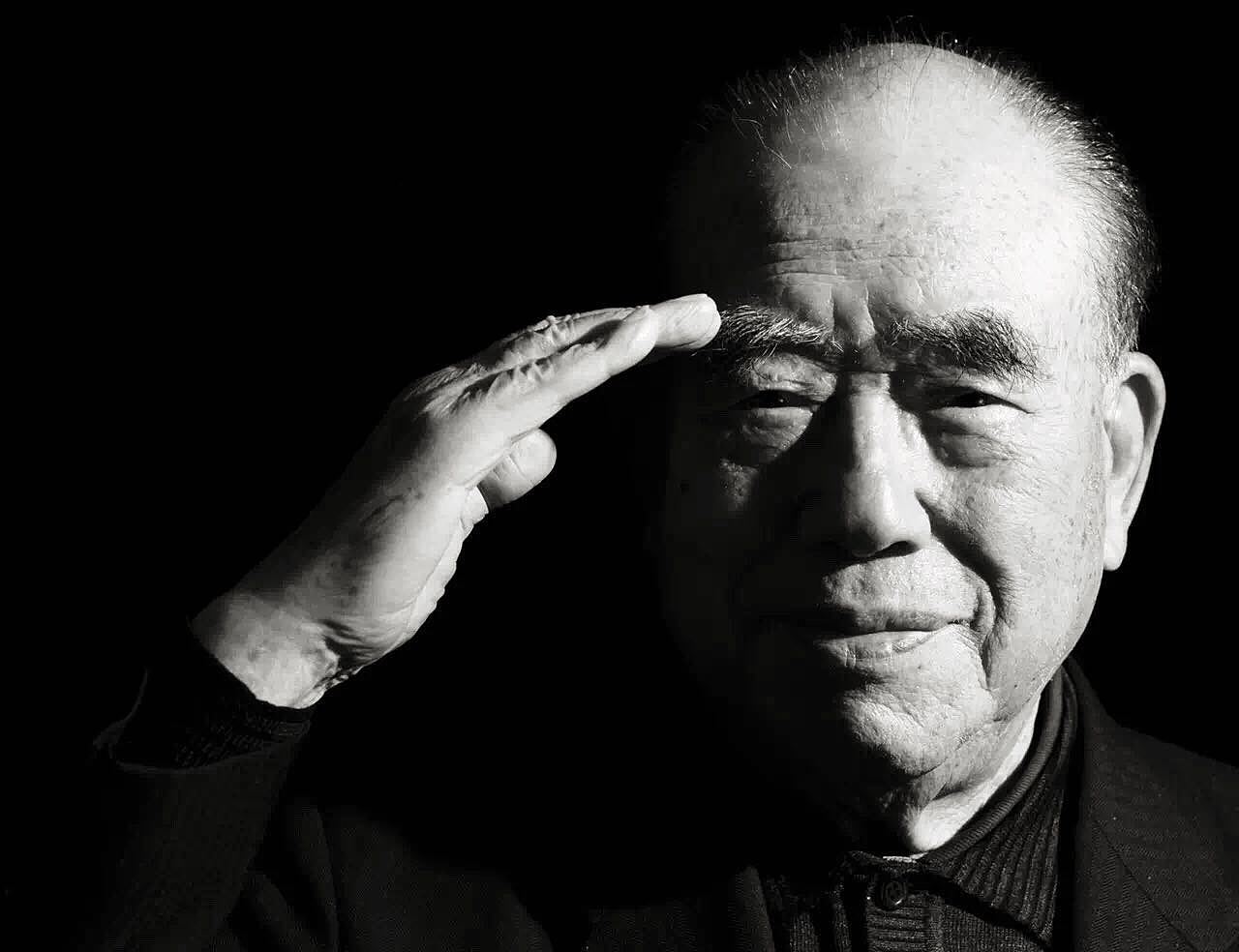 曾经拍摄了以诺曼底登陆为背景的影片《拯救大兵瑞恩》的好莱坞大导演史蒂文 斯皮尔伯格在纪念仪式后引用了父亲当年的一句话形容那些健在的老兵的心境:“我们不怕死亡,我们怕被遗忘”。这句话,也是中国很多老兵最贴切的内心写照。