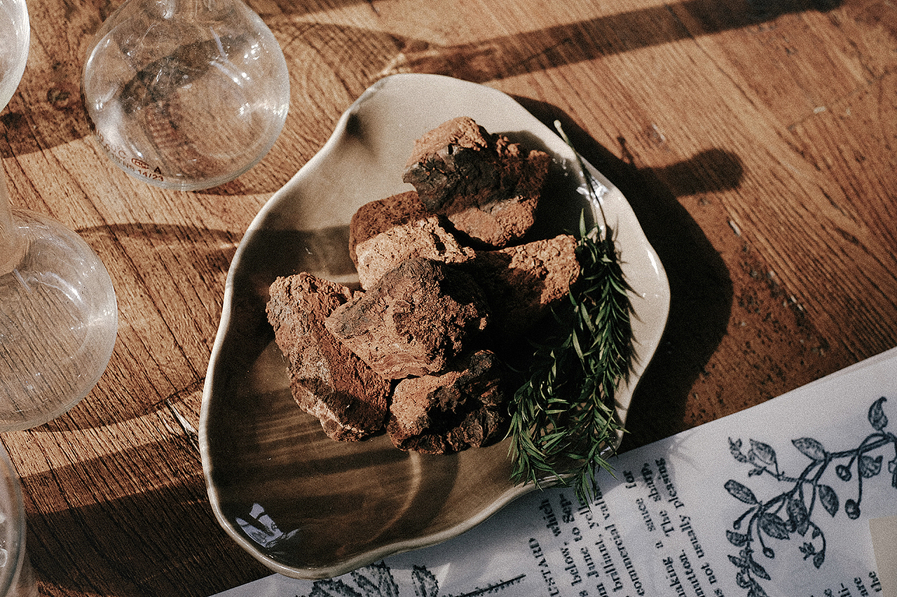 LAN·产品概念片「肌肤不能承受之轻 」（图ZMjczMTMxMzI0） - 宣传片 - 站酷设计师nofans徐适原创素材 - 站酷ZCOOL