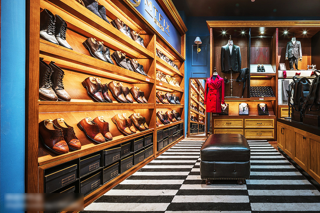 麦梯定制服装男装西装店南京茂业门店装修