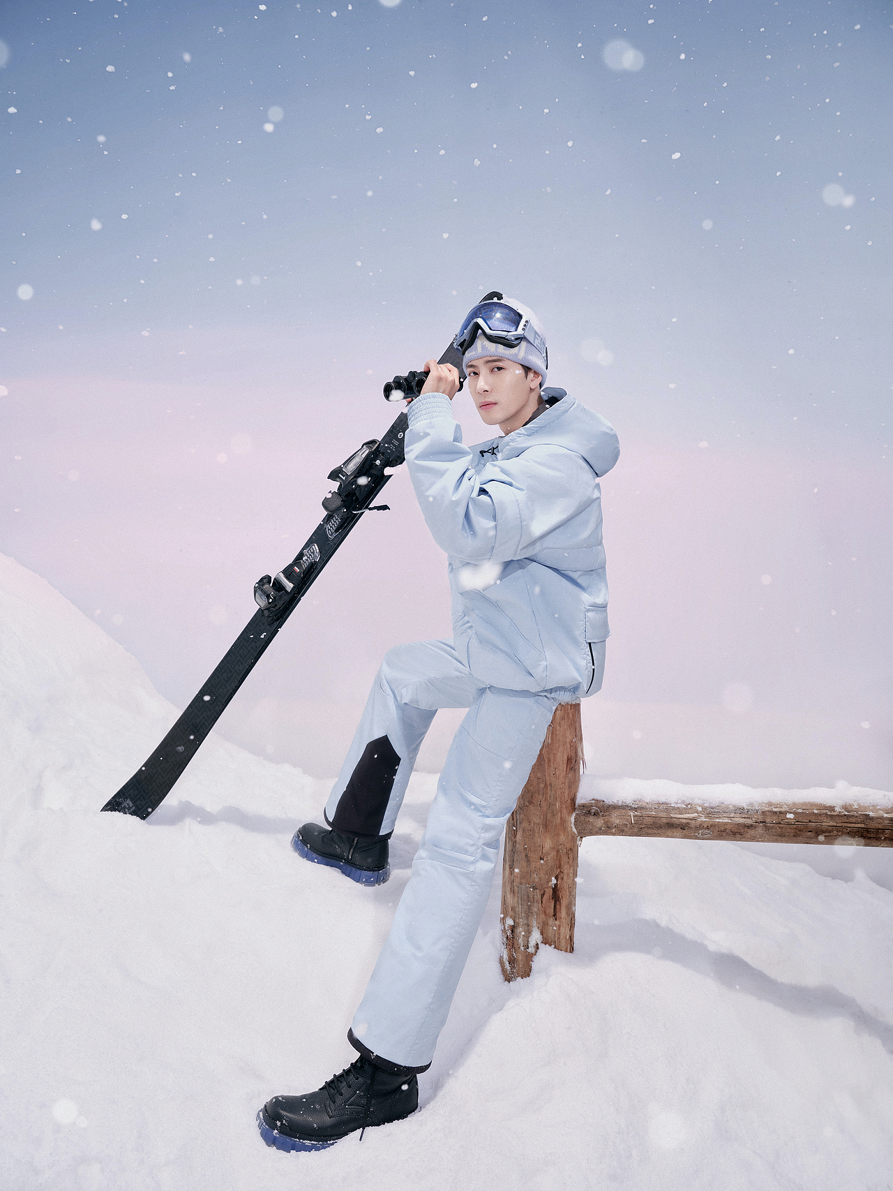 王嘉尔FENDI《周末画报》12月封面