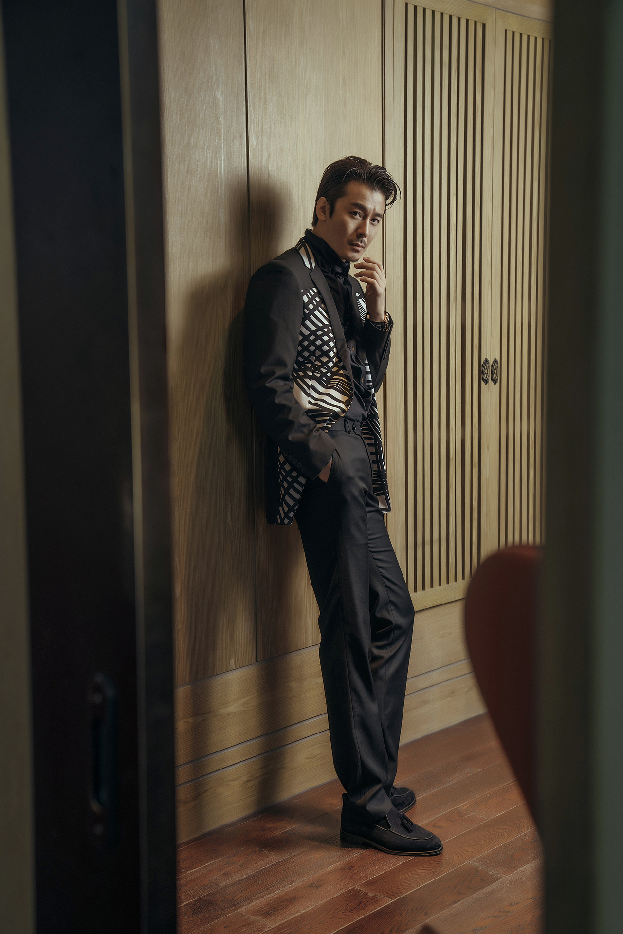 演员王东酒店形象照