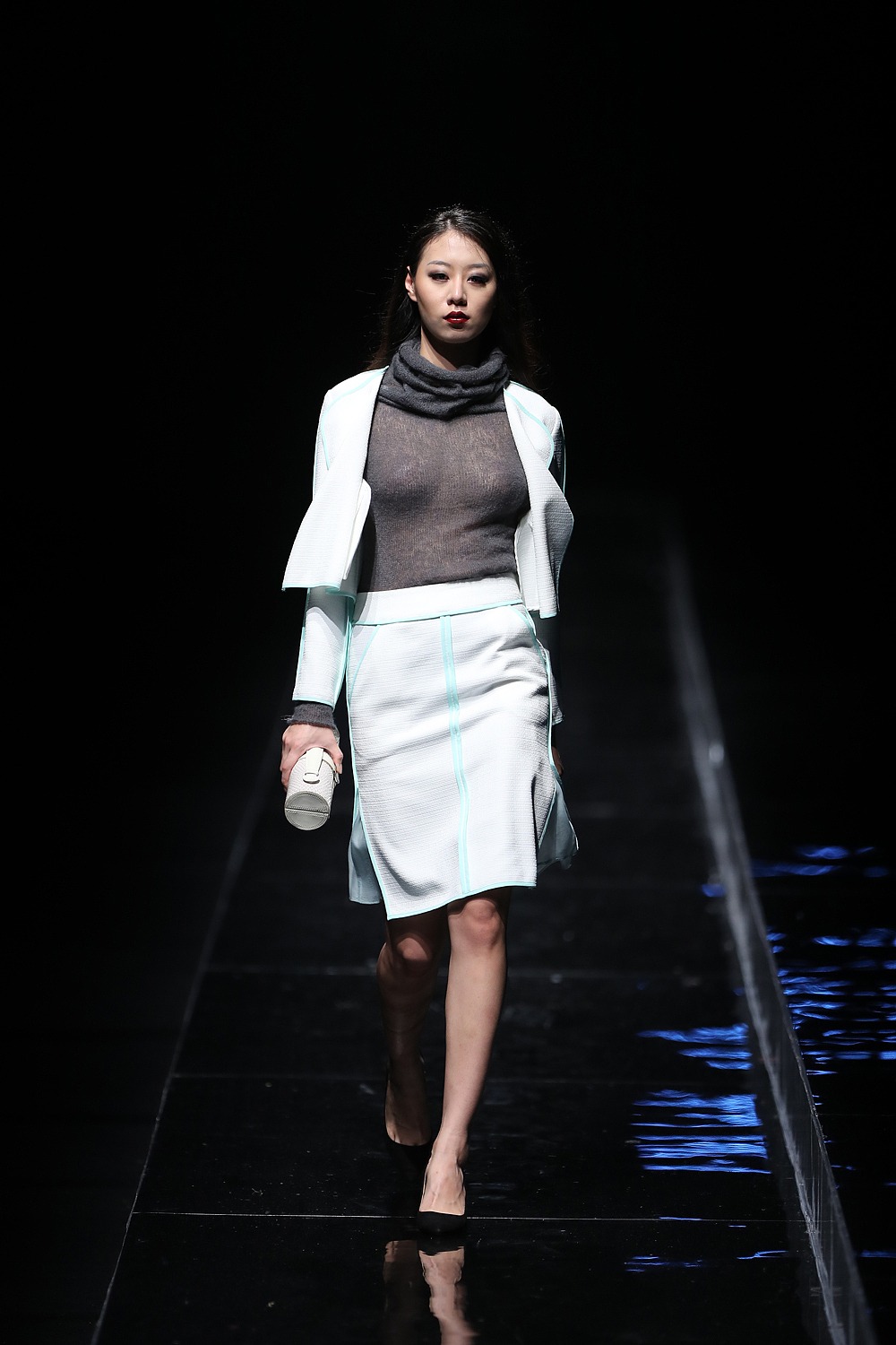 服装设计师：罗杰 作品照片（图ZODg5NjQ4NjQ=） - 人像摄影 - 站酷设计师狼图腾1985原创素材 - 站酷ZCOOL