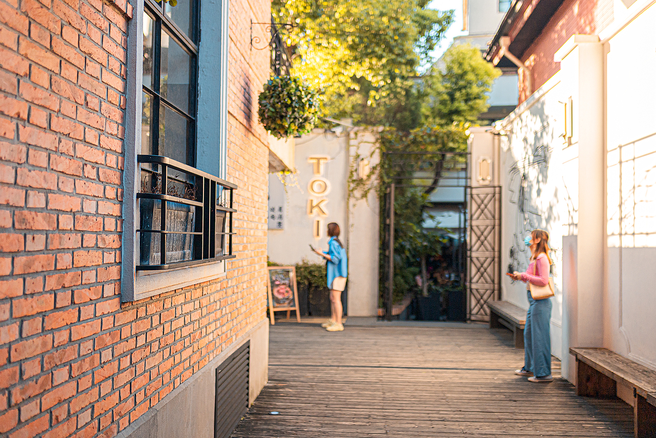 街拍/武康路（图ZMjQ1MDI0MDI0） - 人像摄影 - 站酷设计师小东恶魔原创素材 - 站酷ZCOOL