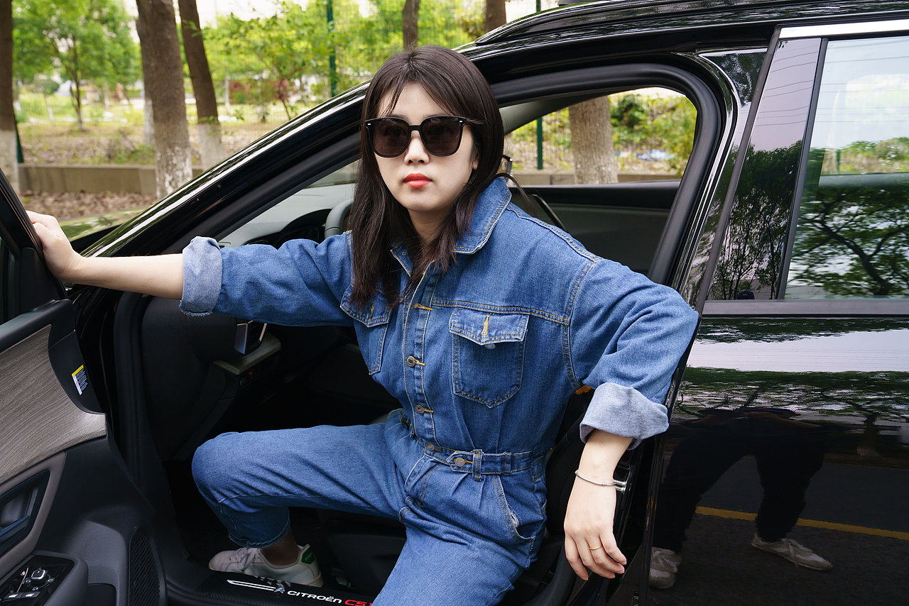 《汽车•美女•鲜花》（图ZMzA4NDk2Njk2） - 人像摄影 - 站酷设计师布鲁斯Y原创素材 - 站酷ZCOOL