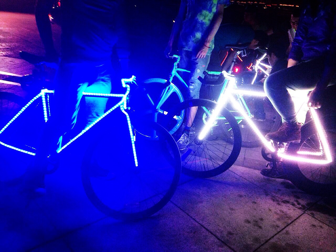 斯柯达汽车广告拍摄，tracking fire团队死飞夜骑苏州上海站（图ZMTY3NDc5OTY=） - MV - 站酷设计师Ethanstudio原创素材 - 站酷ZCOOL