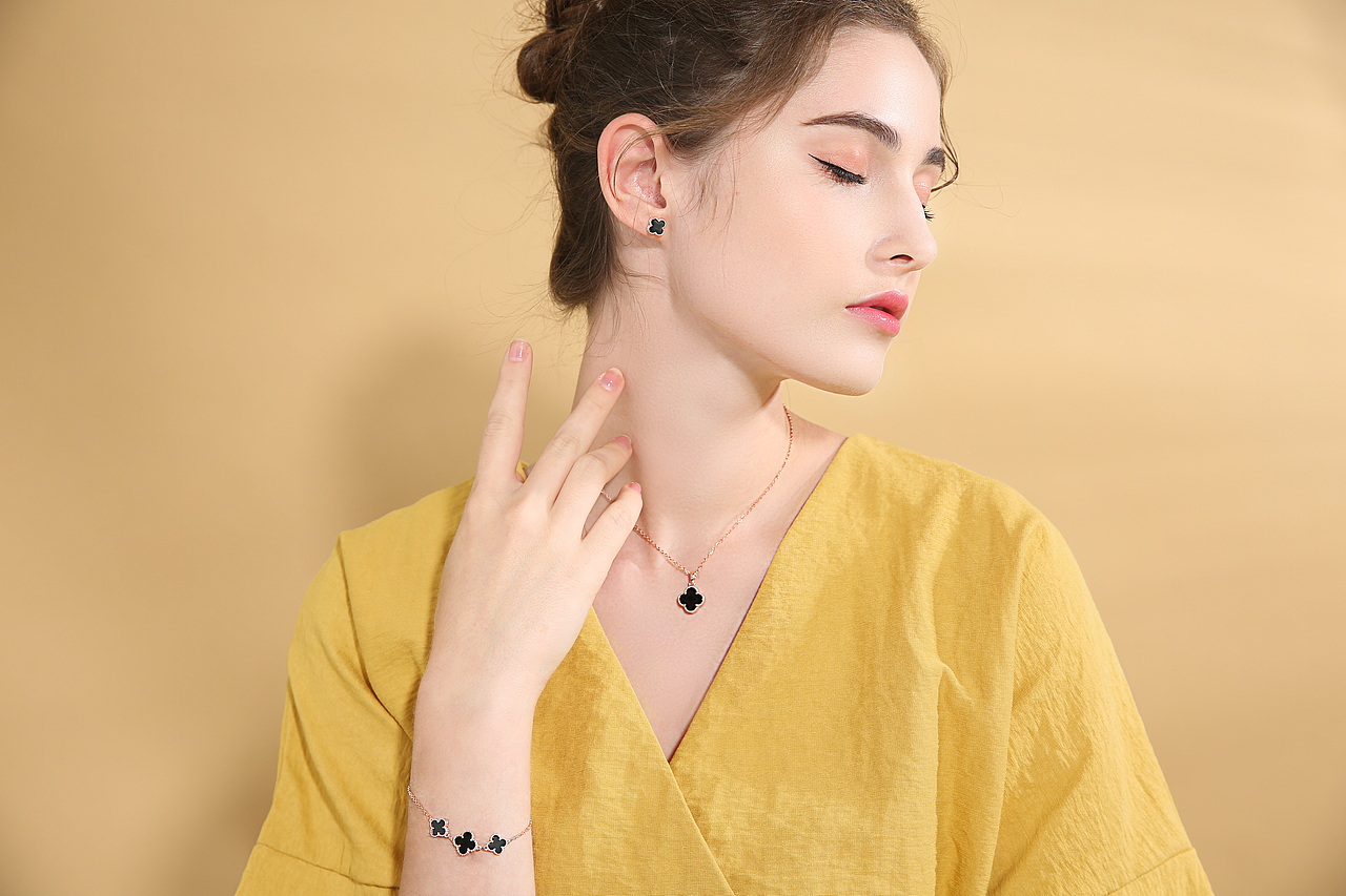 四叶草项链精修（图ZMTgxMjE1ODgw） - 其他 - 站酷设计师爱思考的鱼0227原创素材 - 站酷ZCOOL