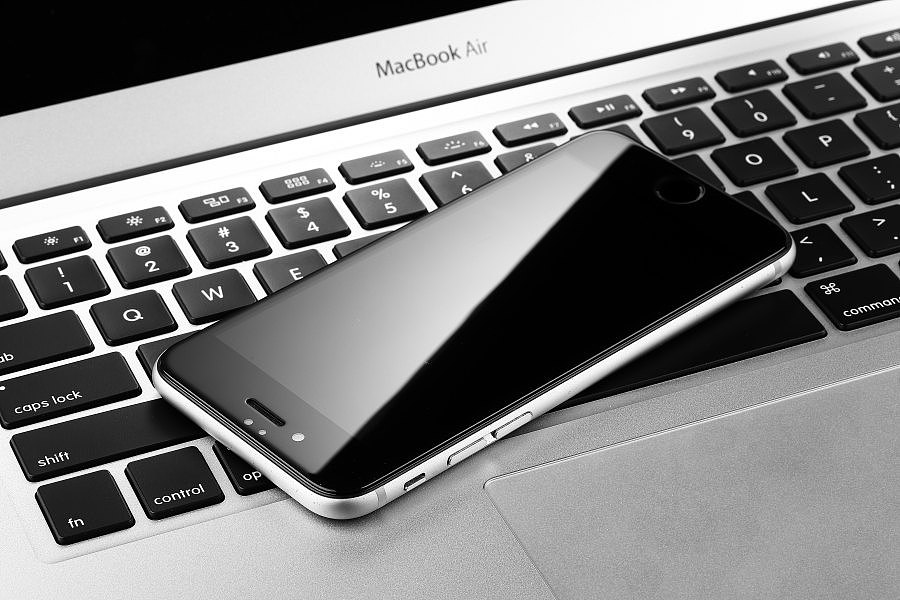 青年人摄影-手机钢化贴膜高清拍摄原图（图ZNTM0NzI1NDg=） - 产品摄影 - 站酷设计师青年人设计原创素材 - 站酷ZCOOL