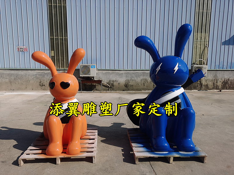 音乐与酒的结合创意玻璃钢卡通兔子雕塑得沦为ip吉祥物