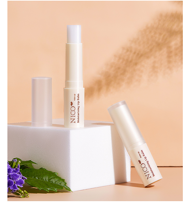 滢润保湿润唇膏