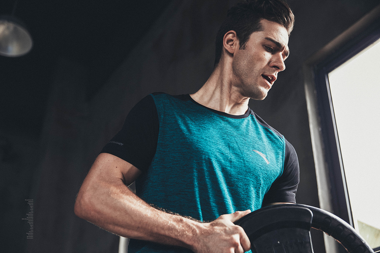 A安踏海外人物海报平面拍摄