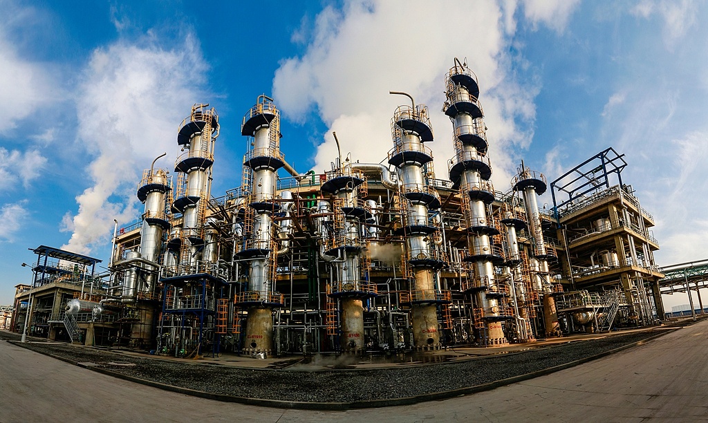 一组化工厂的摄影