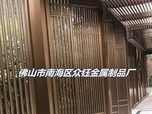 昆明新中式金属镂空屏风隔断 铝艺精雕花格屏风