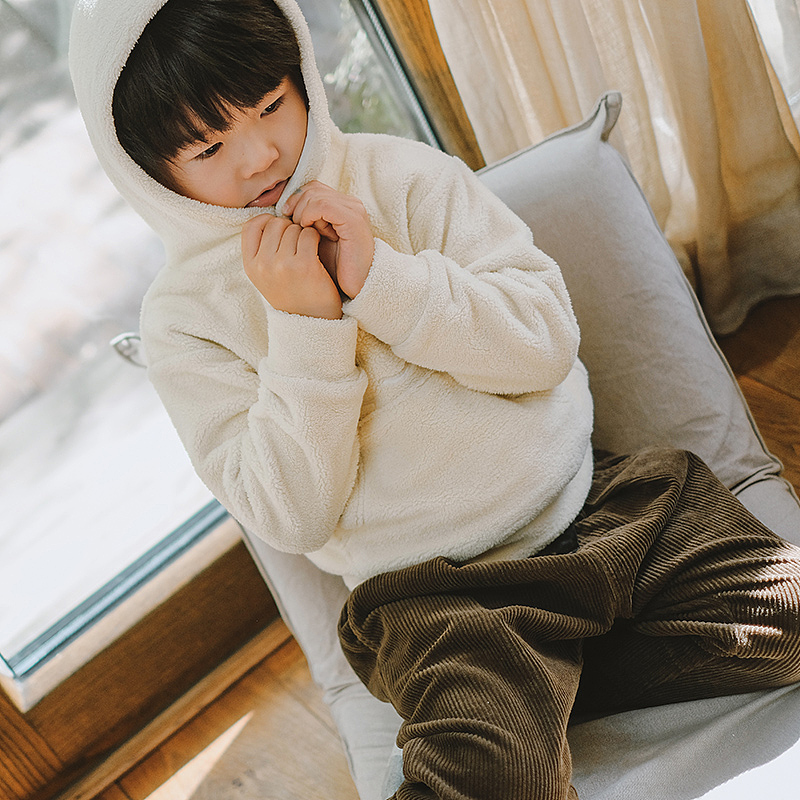 童装白底静物星星绒毛连帽卫衣