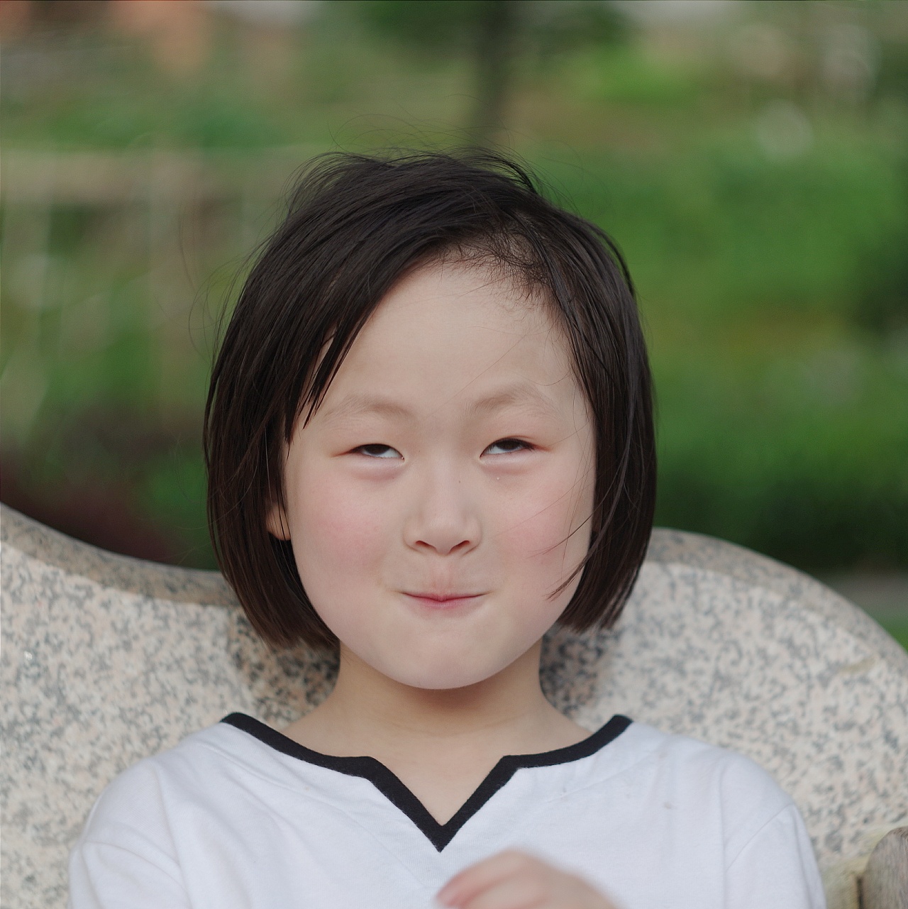 南漈山的小女孩