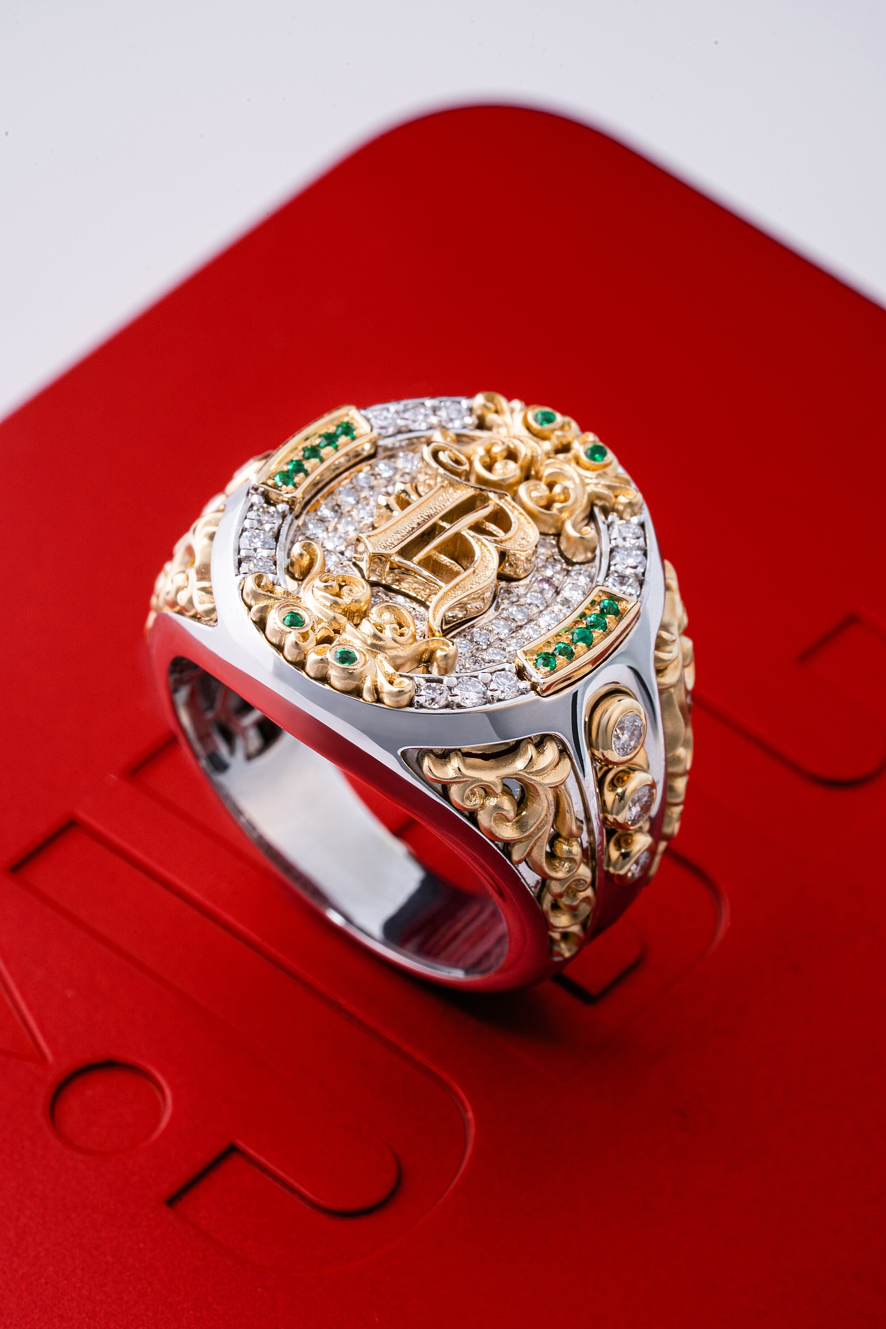 珠宝首饰-字母满钻