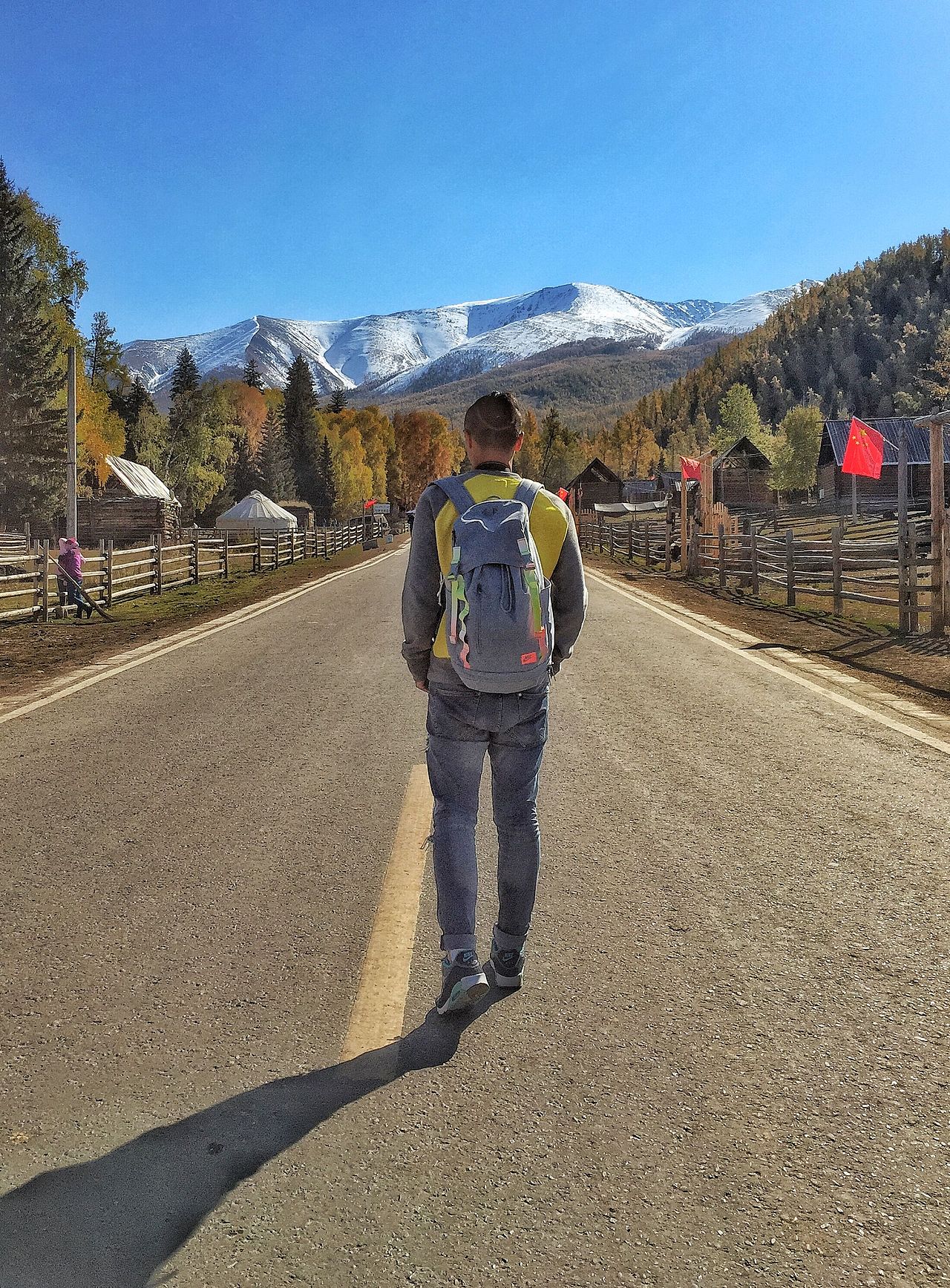 第二天来到白哈巴村,非常美丽的村子。不幸的是骑马摔了下来,幸运的是我看到你匆忙跑来焦急的表情