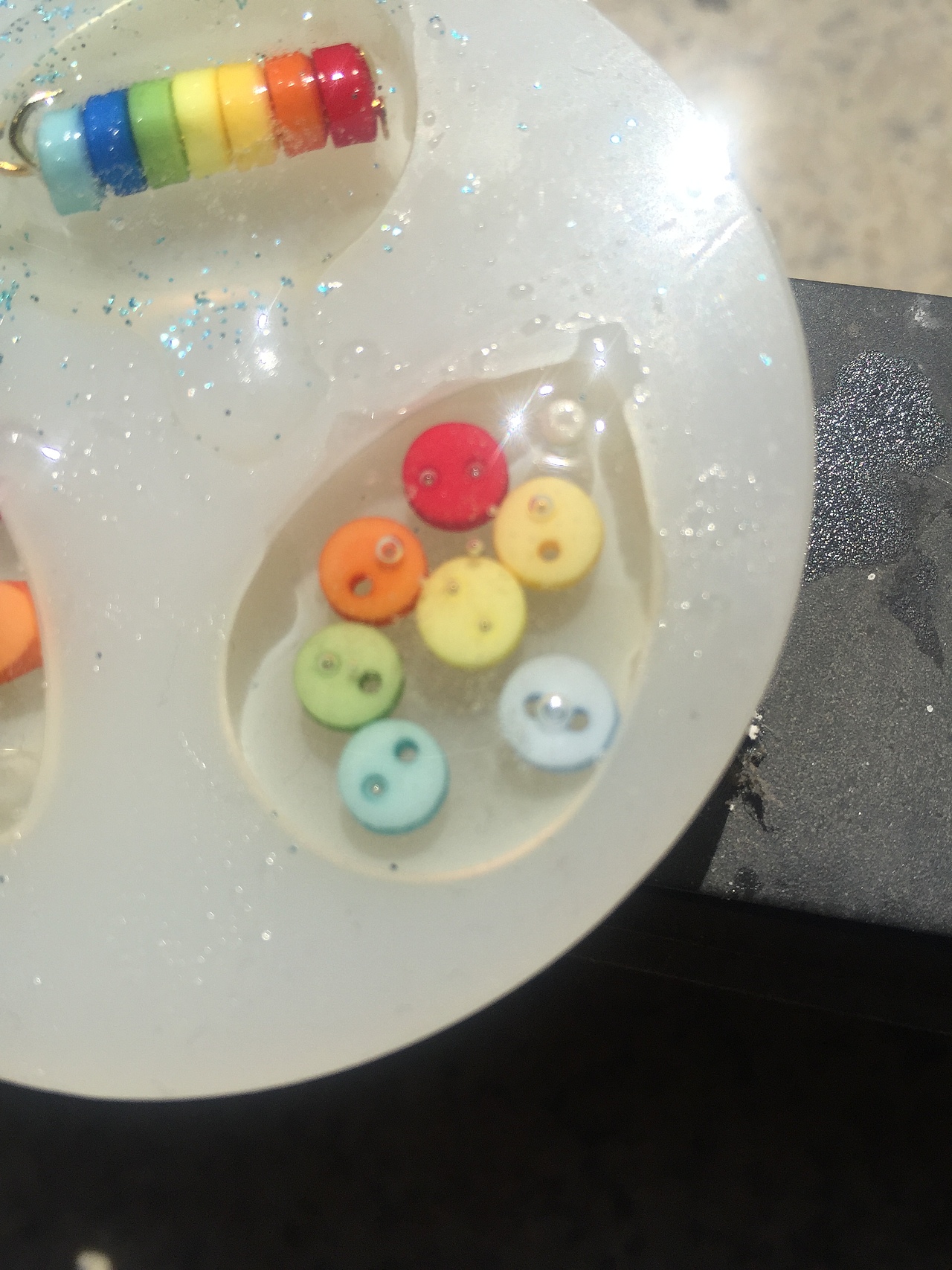 创意纽扣饰品设计（项链，耳钉，耳坠，胸针）