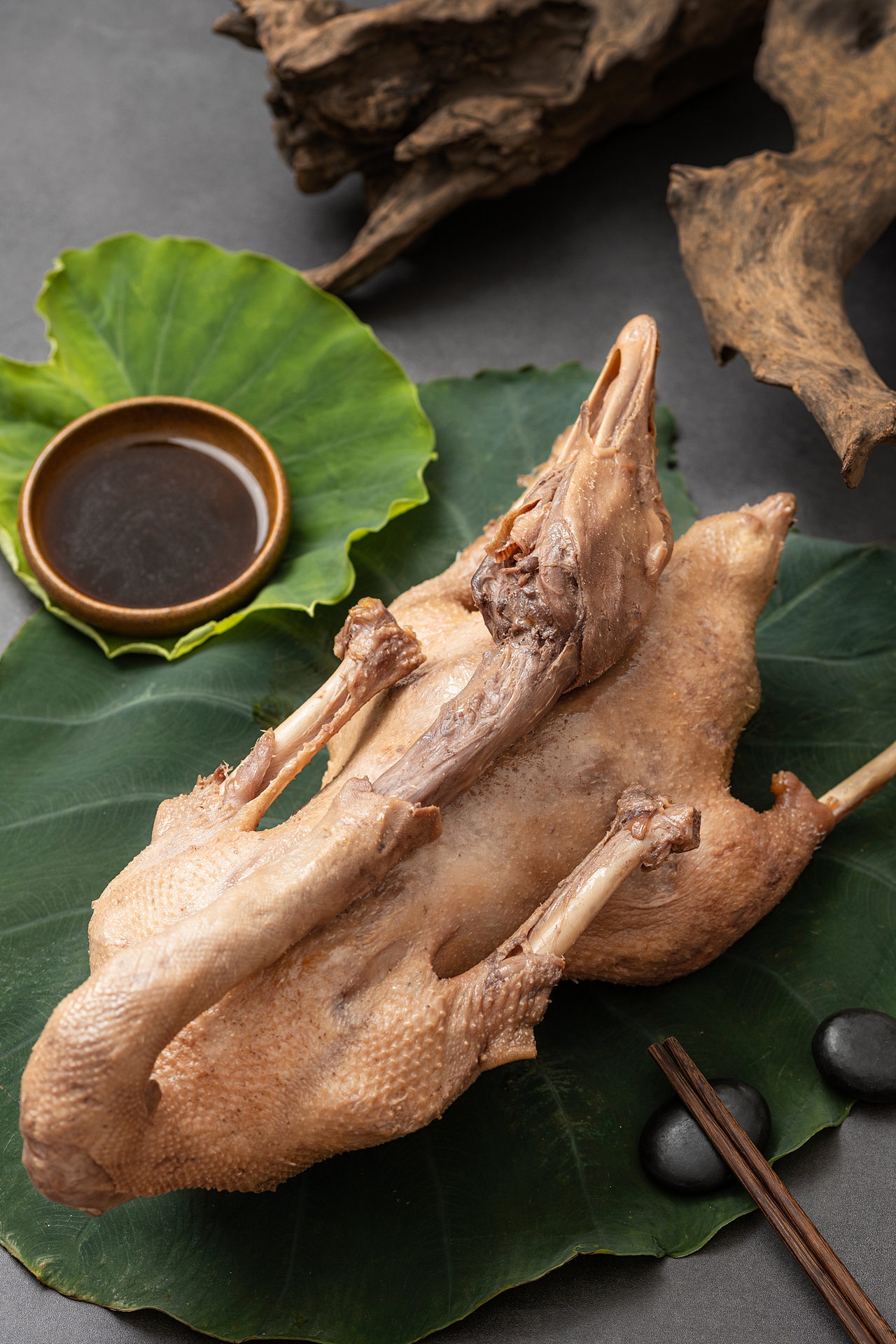 张埝盐水鹅  br>张埝盐水鹅始于清末民初张埝镇的一爿熟食店,该店就地