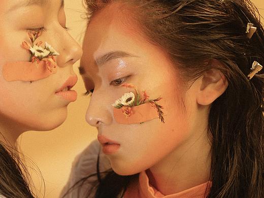 「White and orange」