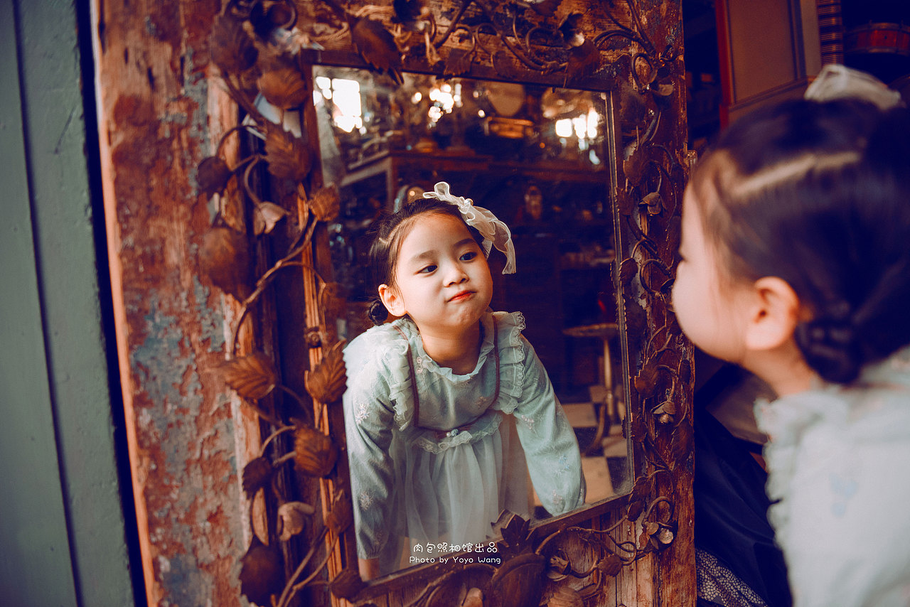 古董店的娃娃（图ZMjMyMDE1MjAw） - 人像摄影 - 站酷设计师肉包大王巡山记原创素材 - 站酷ZCOOL