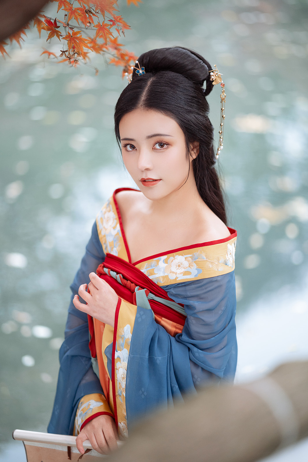 【汉服摄影】深意总迟解,将爱却晚秋