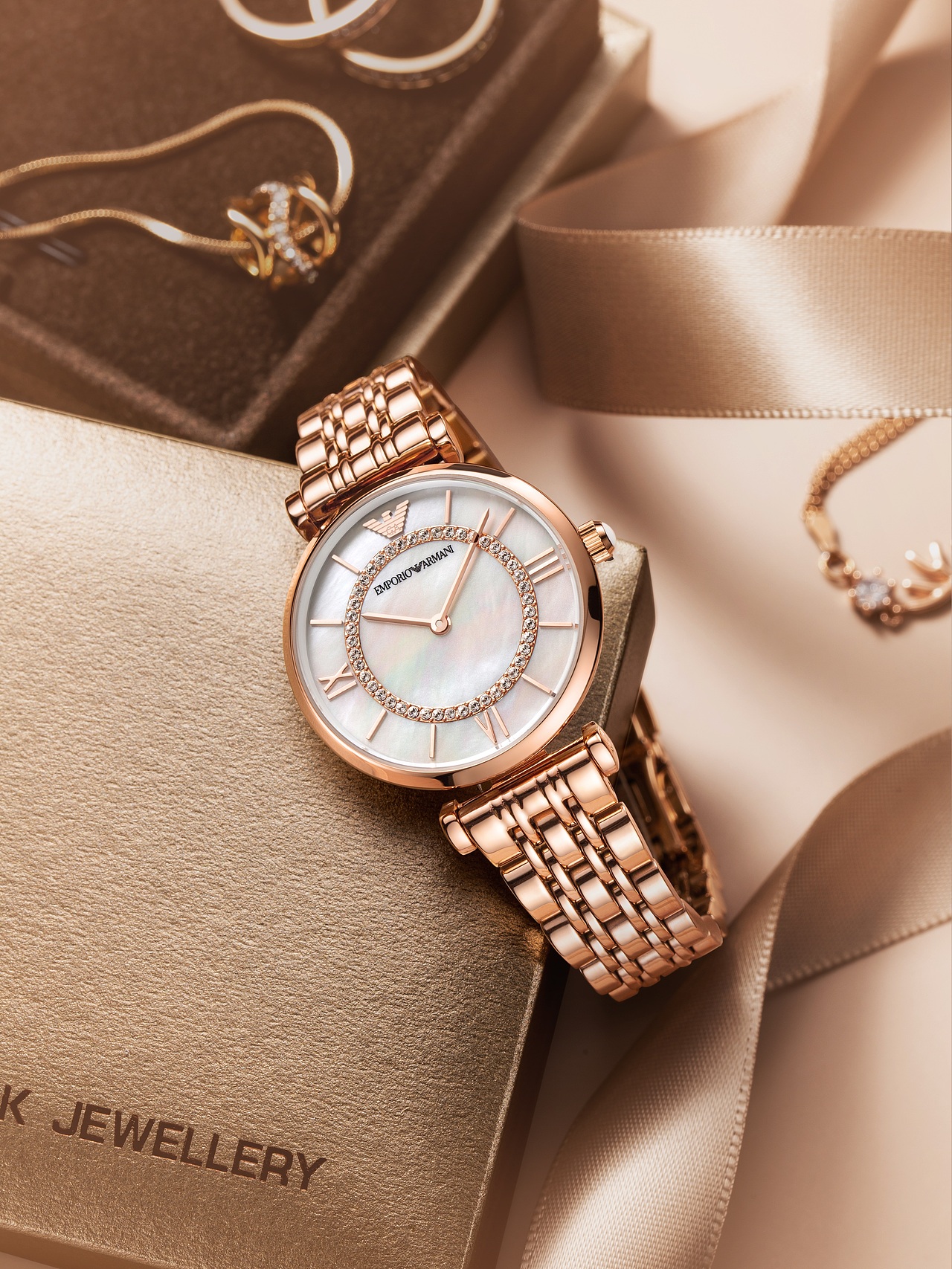 阿玛尼手表场景图修图（图ZMjY0MjAwODI0） - 修图/后期 - 站酷设计师大圣归来1999原创素材 - 站酷ZCOOL