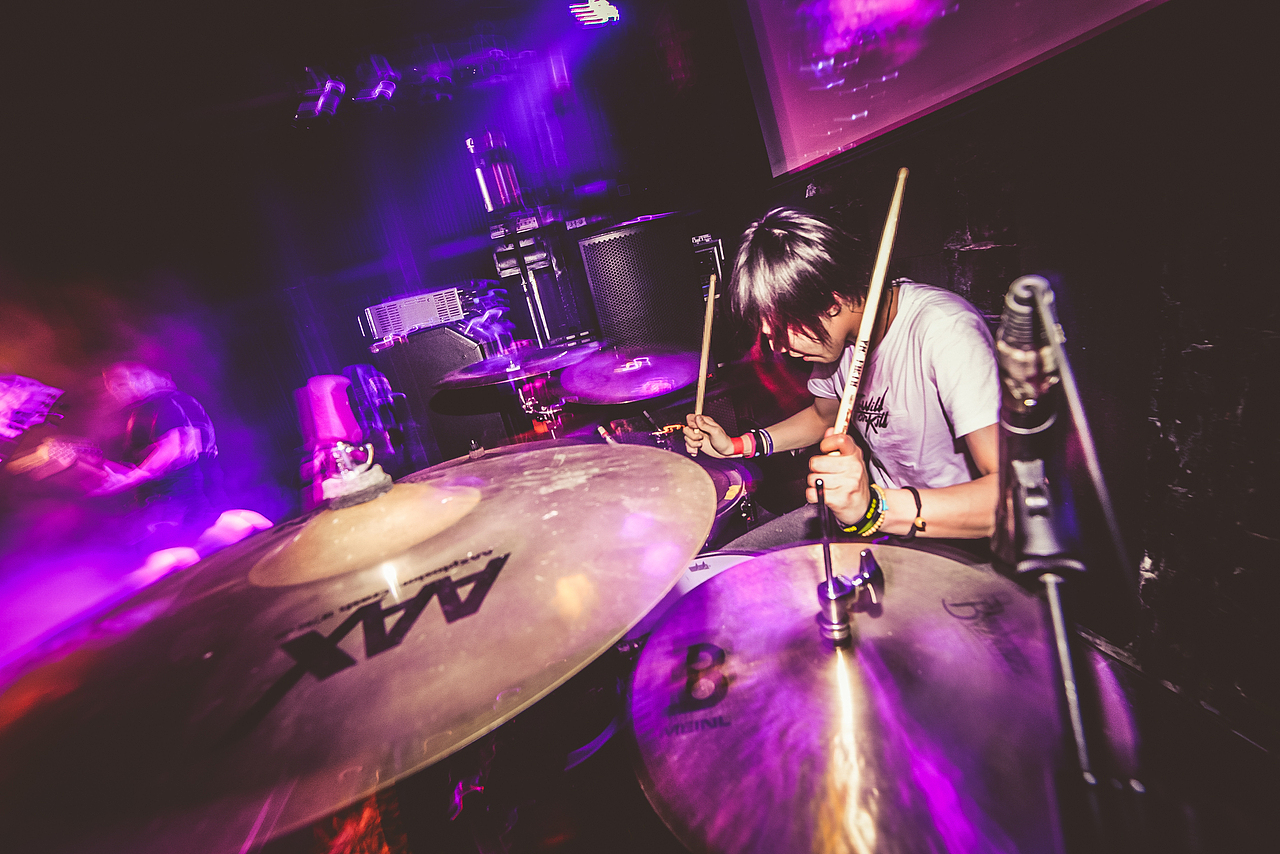 2015广州部分摇滚现场掠影@SD Livehouse（图ZMzU2MjYxNDg=） - 人像摄影 - 站酷设计师凹凸蜀黍原创素材 - 站酷ZCOOL