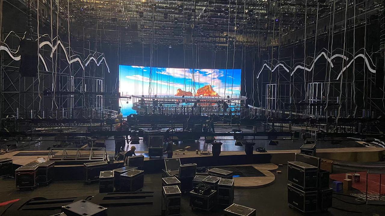 《担当十大扶贫人物》舞美设计